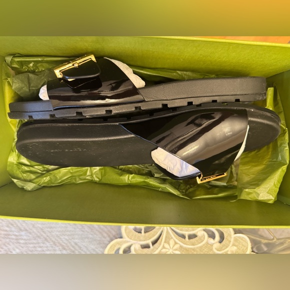NWT Tory Burch Mellow Slide 
Perfect Black / Gold / Perfect Black - Picture 9 of 11